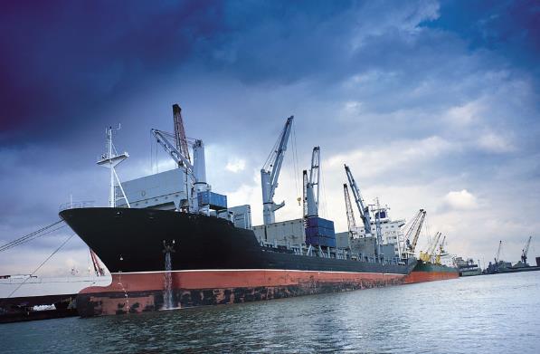 干散货船是运输全球散装货物的重要工具