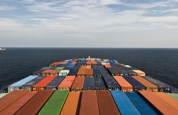 散杂船运输的工作原理、在全球经济中的作用以及面临的挑战是什么?