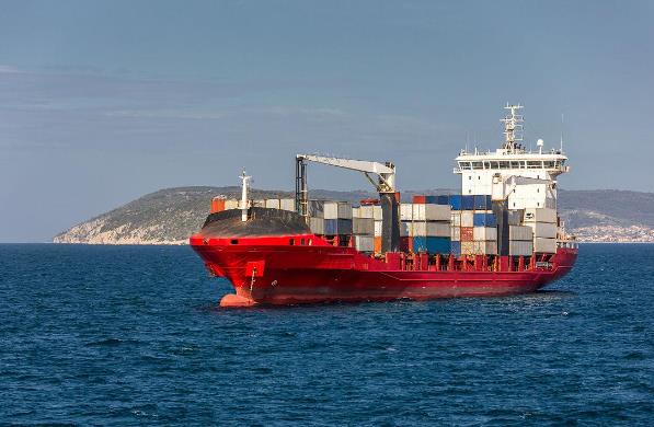 散货船的种类、功能以及其在全球贸易中的地位是怎样的？