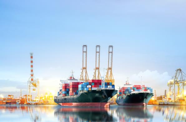 5000吨散货船是连接经济大地和天空的通道，为世界各地带去了发展