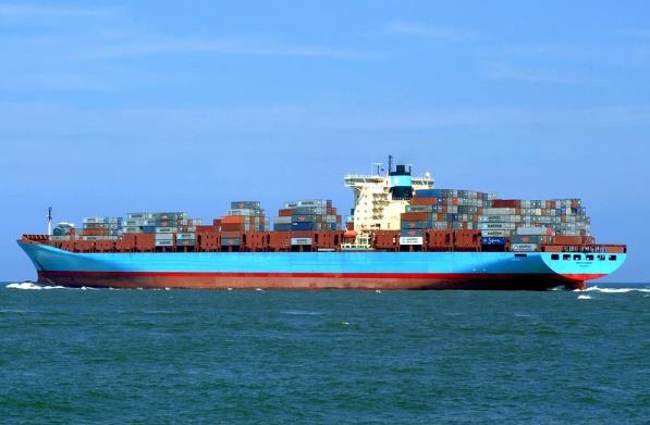 散货船运输是国际贸易中不可或缺的环节，承担着运输散装货物的重任