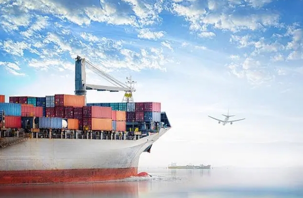 随着全球化的发展，上海的散货船运输也变得愈发重要