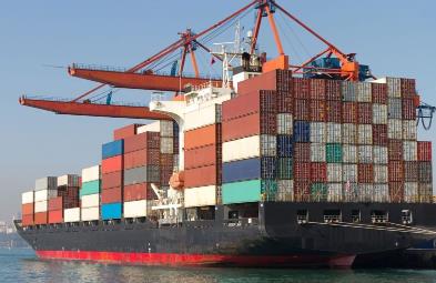 散货船在运输危险品过程中会面临着诸多风险与挑战