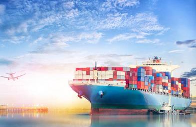 5000吨散货船承载着丰富的货品和巨大的运输任务