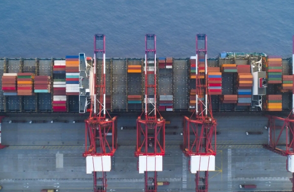 散货船运价一直是国际贸易中的关键因素，影响着全球经济的发展